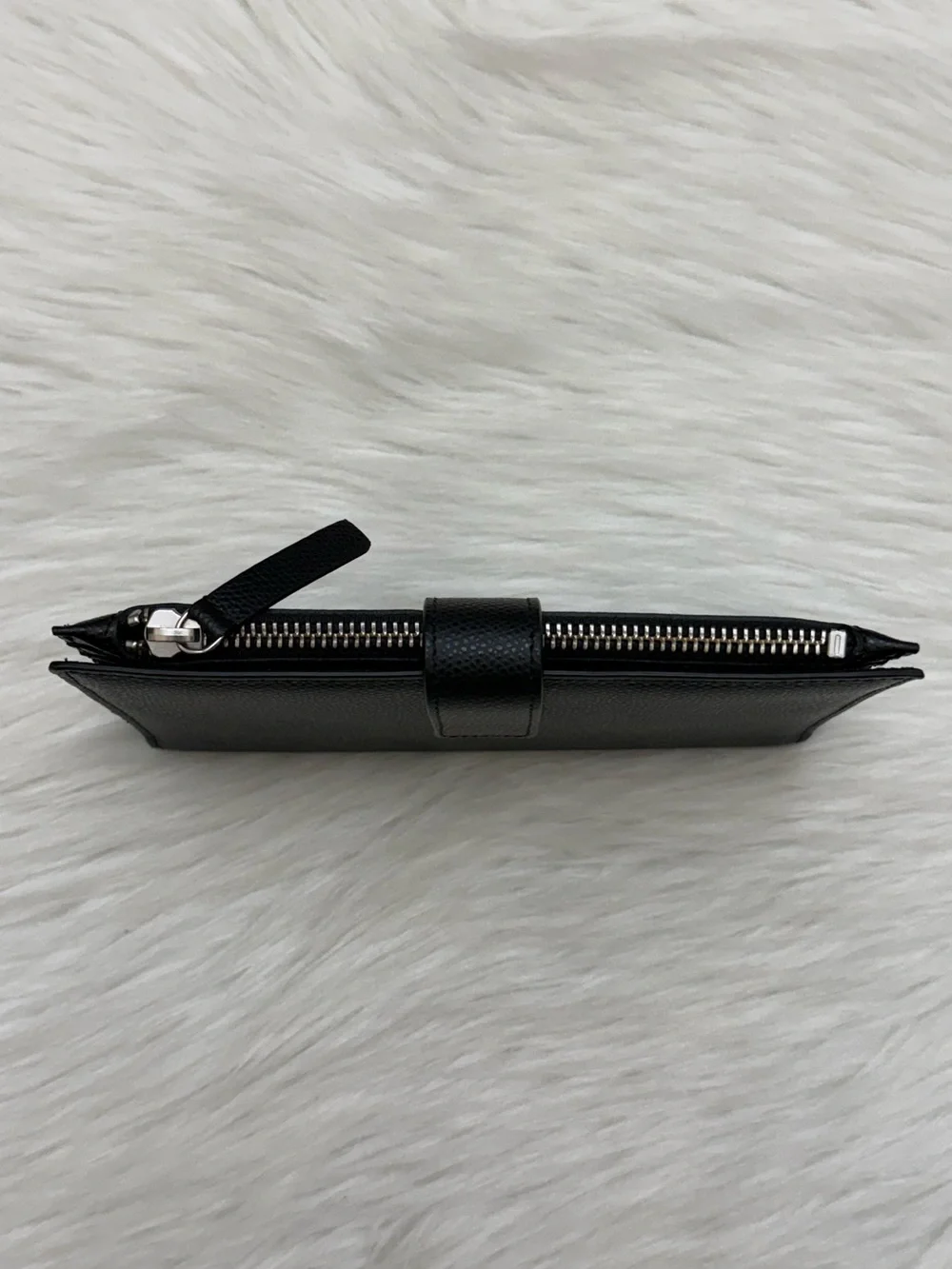 EVERLANE - BLACK TEXTURED PEBBLED LEATHER TRAVELER BIFOLD WALLET